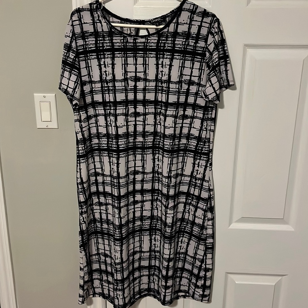 ✨2 for $10✨George Black and white midi/maxi dress